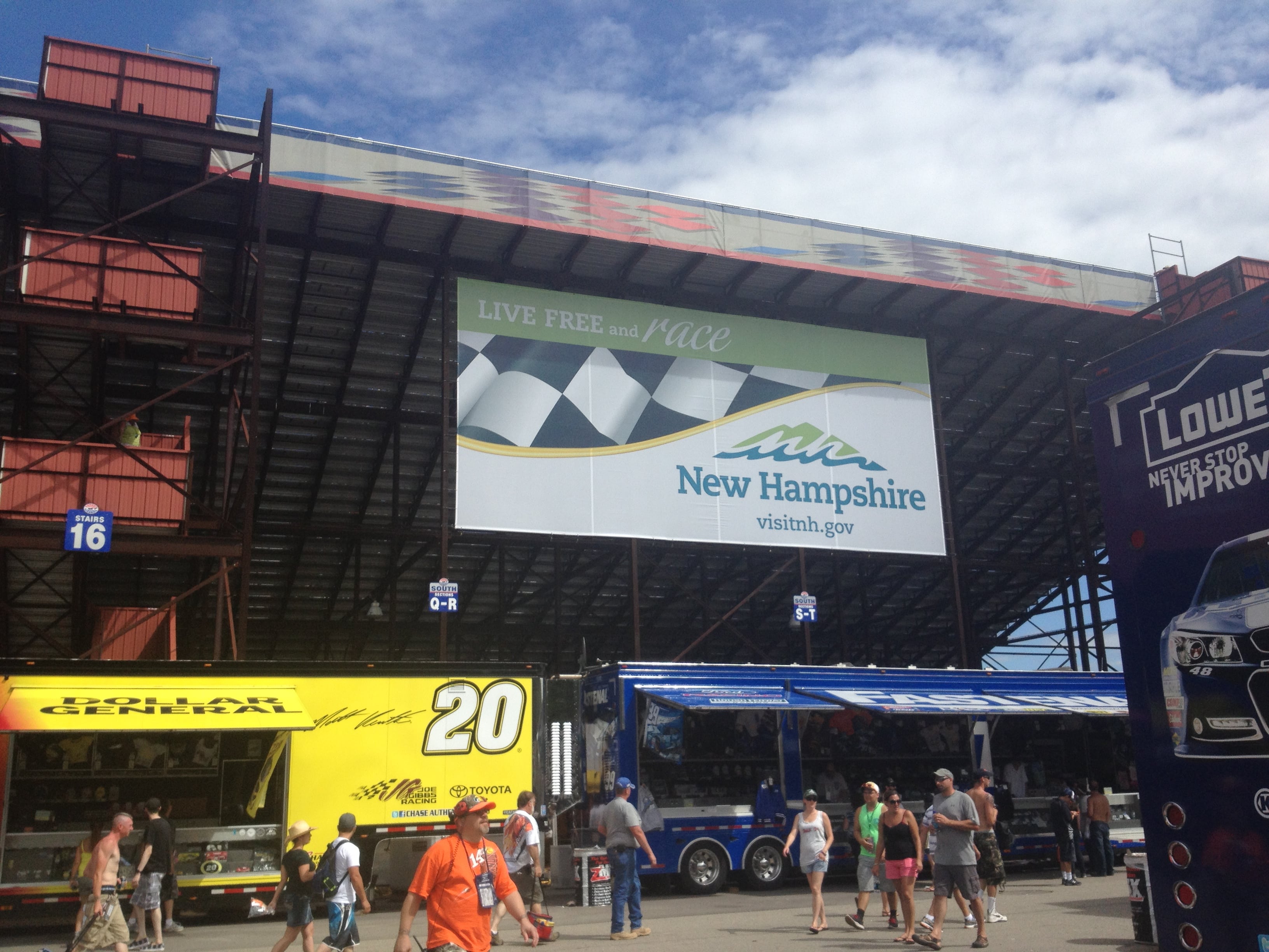 NH Motor Speedway - Mesh Banner Under Grandstand
